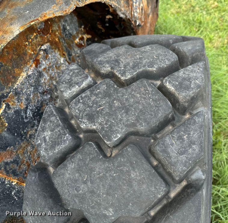 image for item DX0775 2016 Bobcat S650 skid steer loader