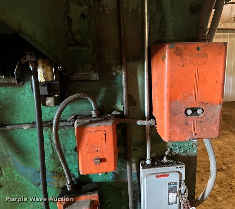 image for item DX0781 Verson  B-710 press brake