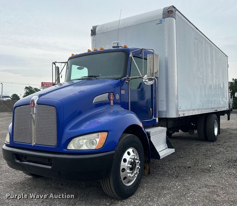 image for item EG0678 2010 Kenworth T370 box truck