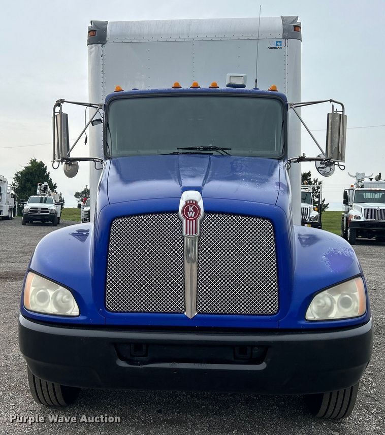 image for item EG0678 2010 Kenworth T370 box truck