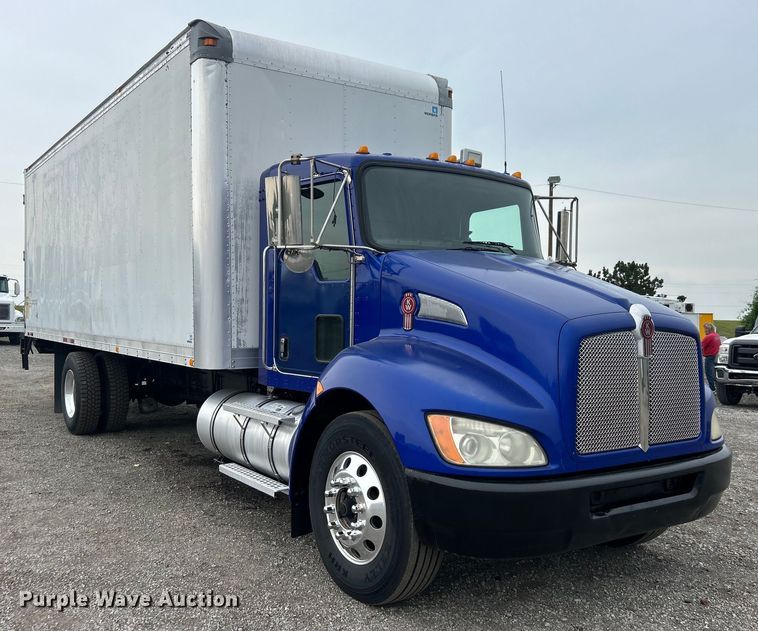 image for item EG0678 2010 Kenworth T370 box truck
