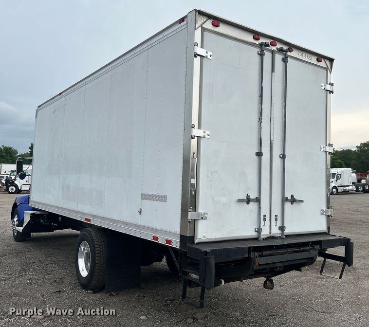 image for item EG0678 2010 Kenworth T370 box truck