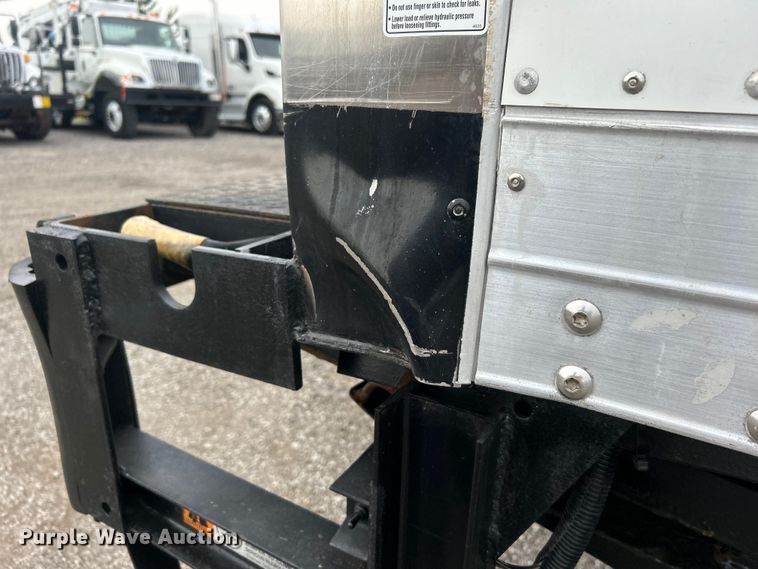 image for item EG0678 2010 Kenworth T370 box truck