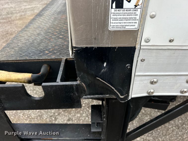 image for item EG0678 2010 Kenworth T370 box truck