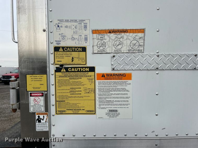 image for item EG0678 2010 Kenworth T370 box truck