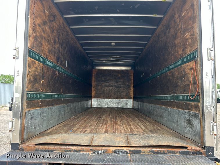 image for item EG0678 2010 Kenworth T370 box truck