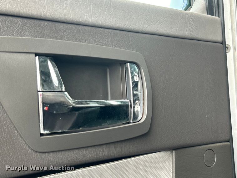 image for item EG0678 2010 Kenworth T370 box truck