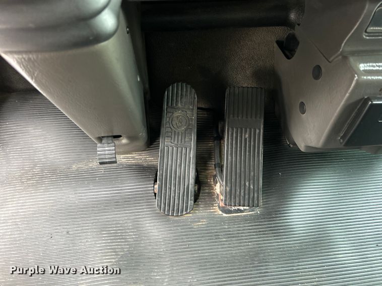 image for item EG0678 2010 Kenworth T370 box truck