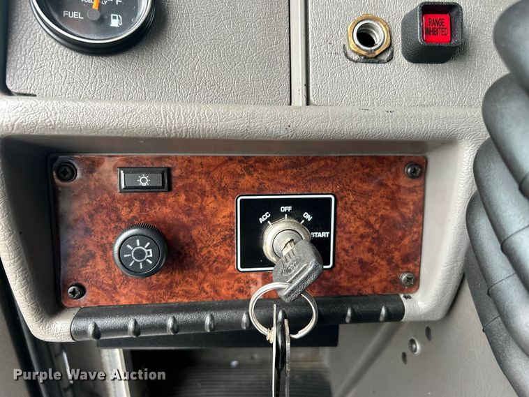 image for item EG0678 2010 Kenworth T370 box truck