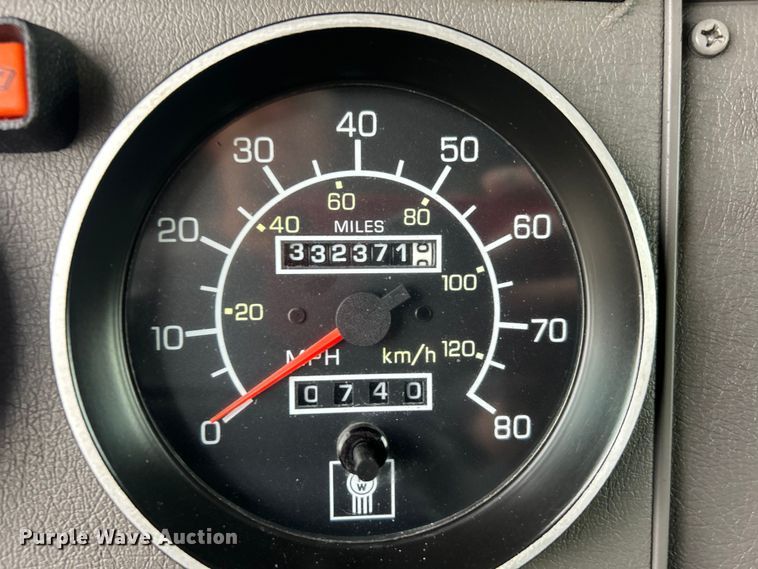 image for item EG0678 2010 Kenworth T370 box truck