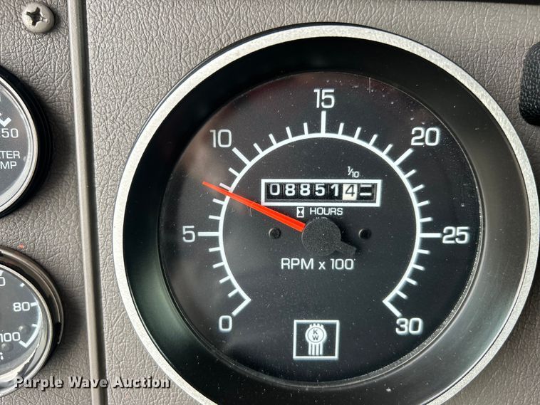 image for item EG0678 2010 Kenworth T370 box truck