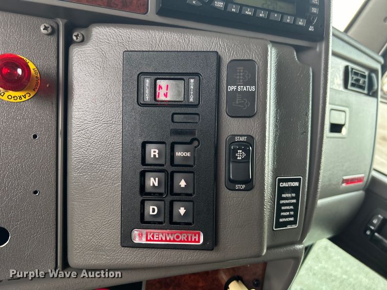 image for item EG0678 2010 Kenworth T370 box truck