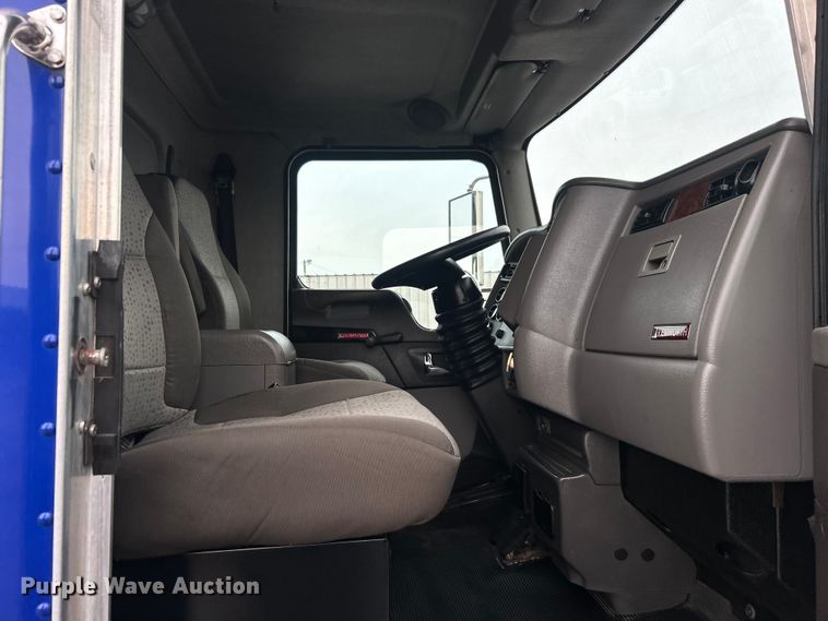 image for item EG0678 2010 Kenworth T370 box truck