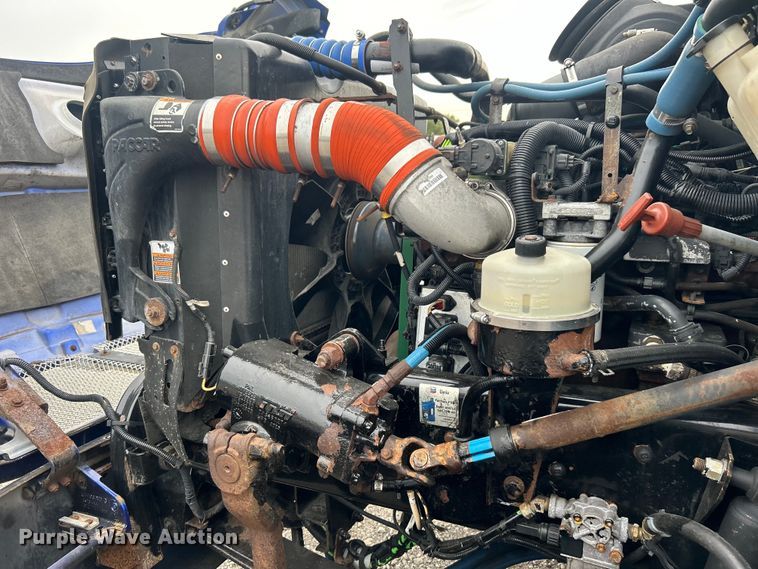 image for item EG0678 2010 Kenworth T370 box truck