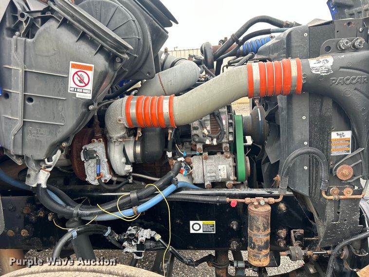 image for item EG0678 2010 Kenworth T370 box truck