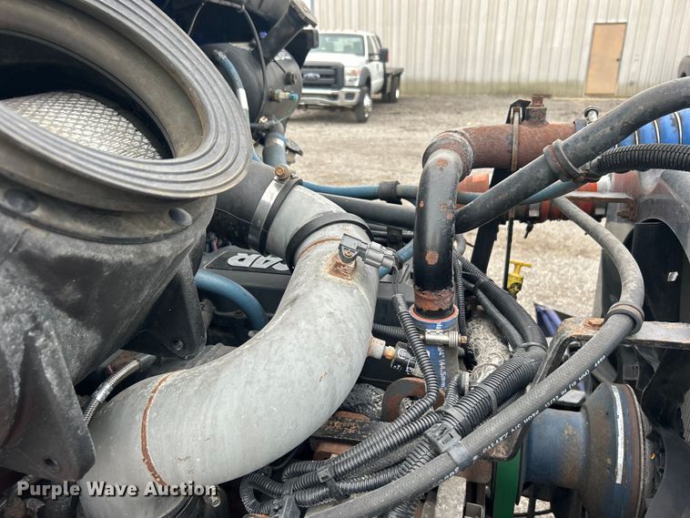 image for item EG0678 2010 Kenworth T370 box truck