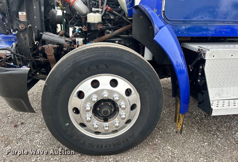 image for item EG0678 2010 Kenworth T370 box truck