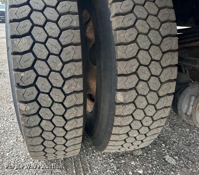 image for item EG0678 2010 Kenworth T370 box truck