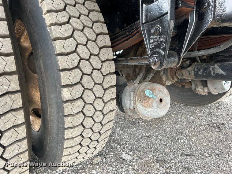 image for item EG0678 2010 Kenworth T370 box truck