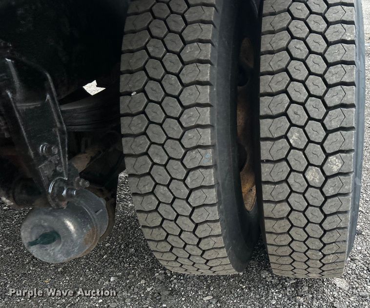 image for item EG0678 2010 Kenworth T370 box truck