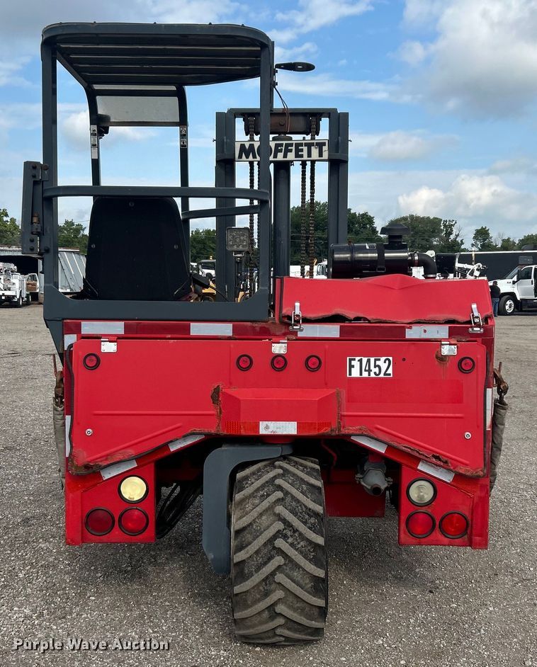 image for item EG0714 2002 Moffett  M5000 forklift