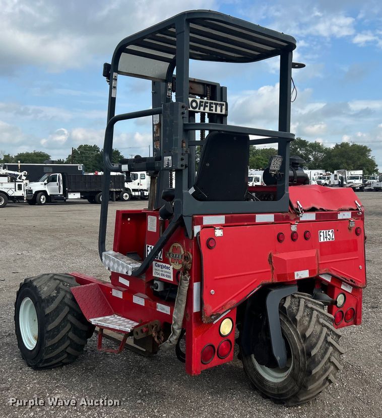 image for item EG0714 2002 Moffett  M5000 forklift