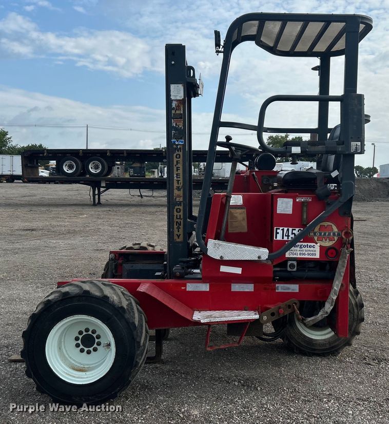 image for item EG0714 2002 Moffett  M5000 forklift