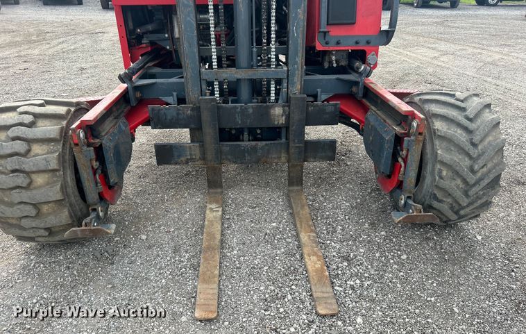 image for item EG0714 2002 Moffett  M5000 forklift