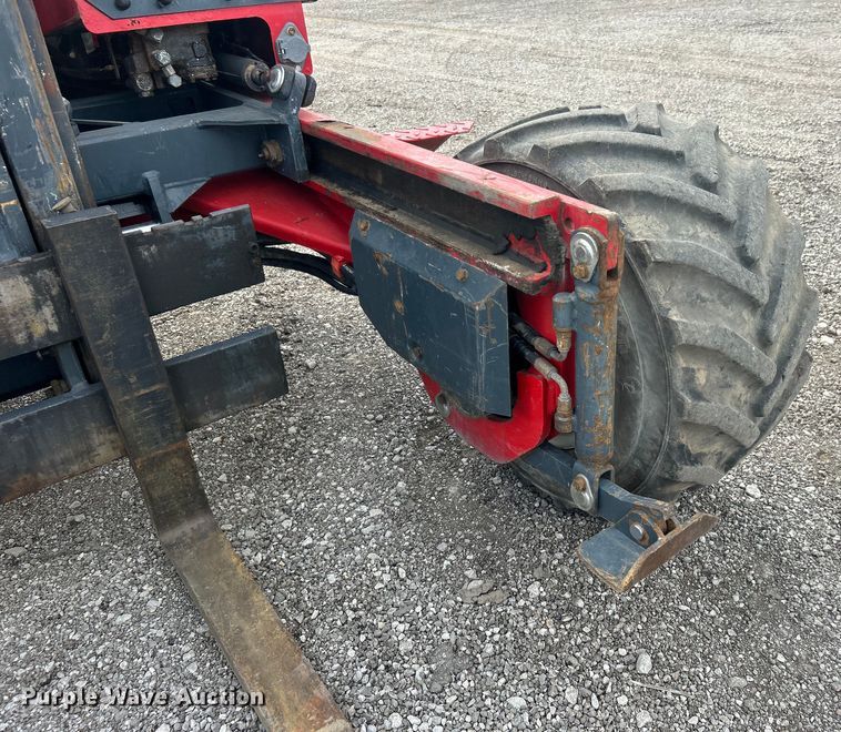 image for item EG0714 2002 Moffett  M5000 forklift