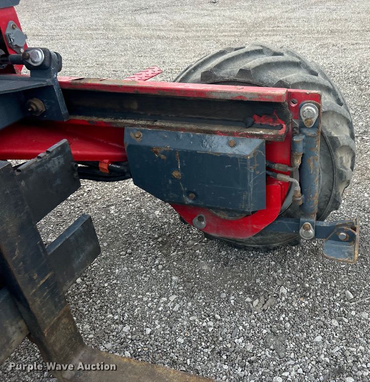 image for item EG0714 2002 Moffett  M5000 forklift