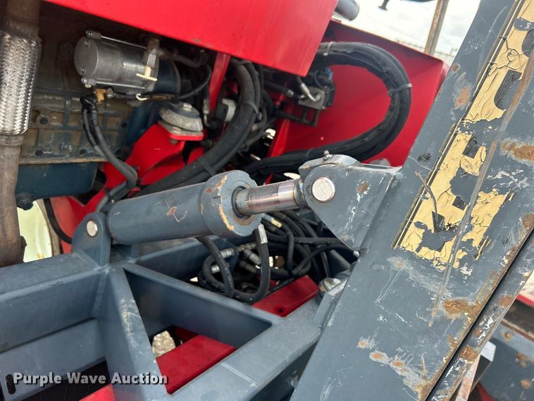 image for item EG0714 2002 Moffett  M5000 forklift