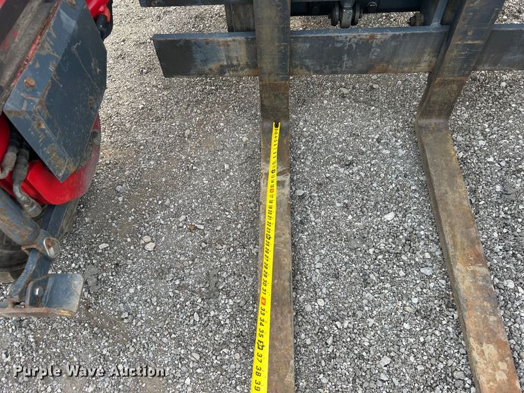 image for item EG0714 2002 Moffett  M5000 forklift