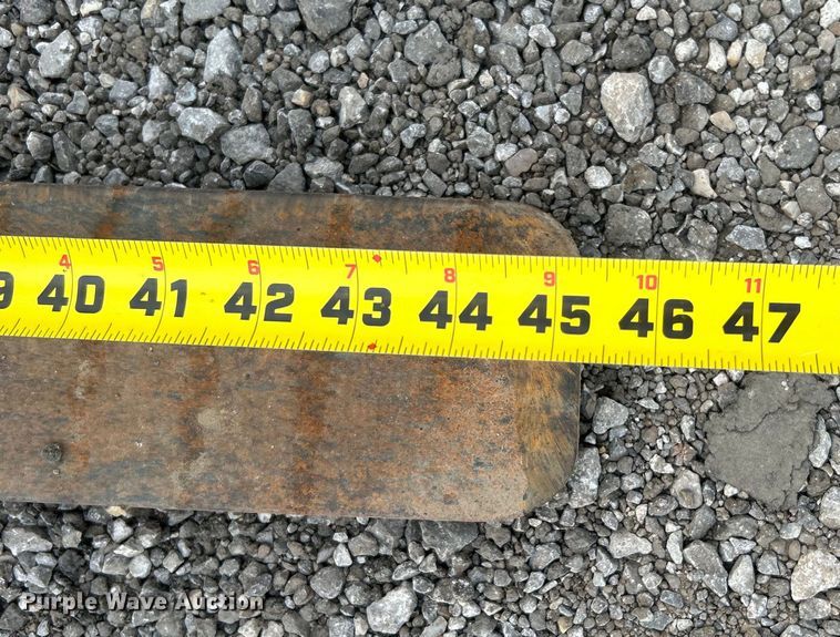 image for item EG0714 2002 Moffett  M5000 forklift