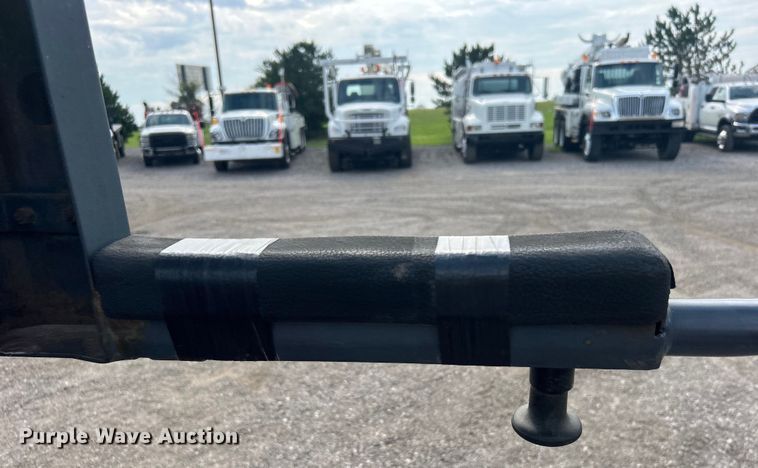 image for item EG0714 2002 Moffett  M5000 forklift