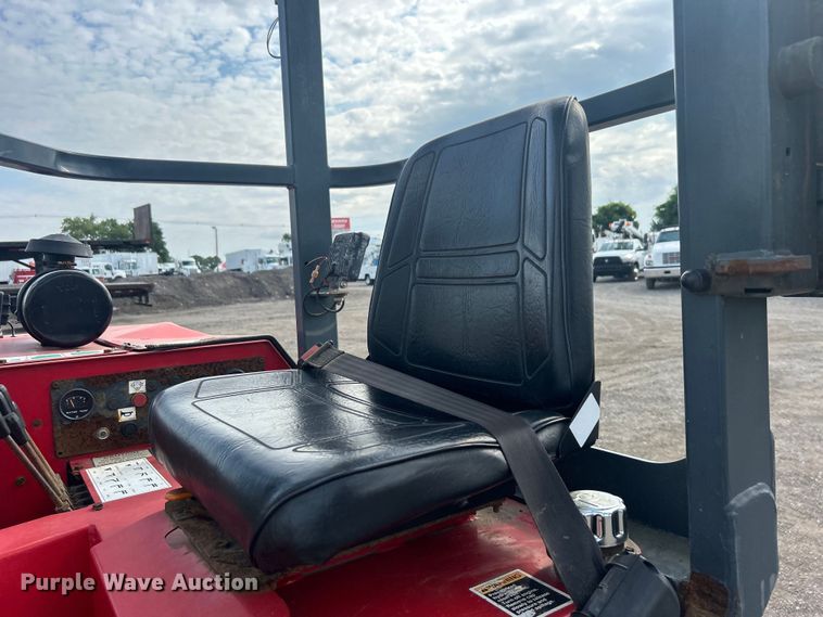 image for item EG0714 2002 Moffett  M5000 forklift