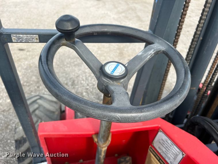 image for item EG0714 2002 Moffett  M5000 forklift