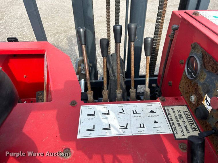 image for item EG0714 2002 Moffett  M5000 forklift