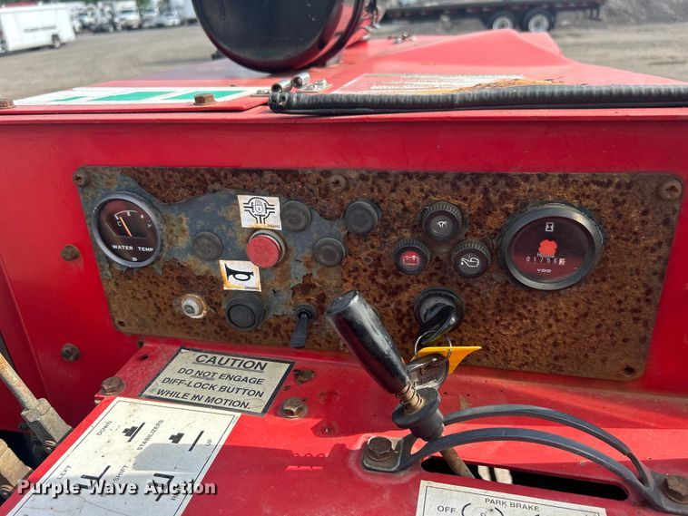 image for item EG0714 2002 Moffett  M5000 forklift