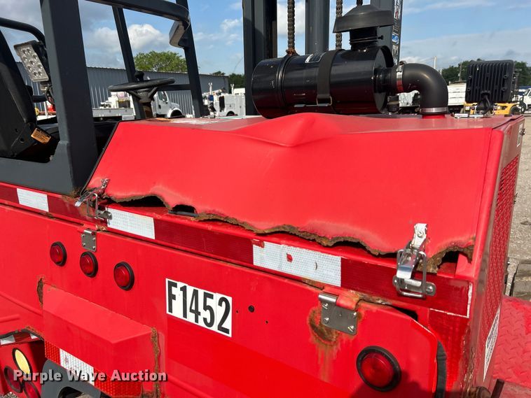 image for item EG0714 2002 Moffett  M5000 forklift