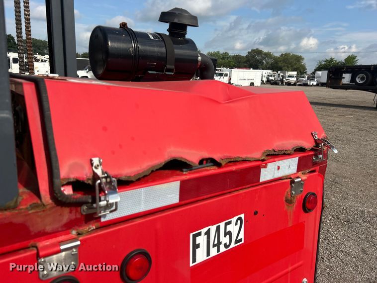 image for item EG0714 2002 Moffett  M5000 forklift