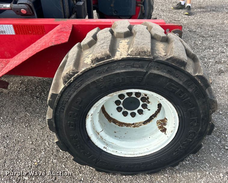 image for item EG0714 2002 Moffett  M5000 forklift