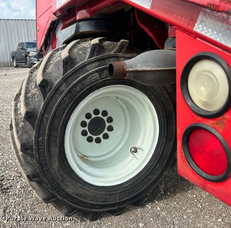 image for item EG0714 2002 Moffett  M5000 forklift