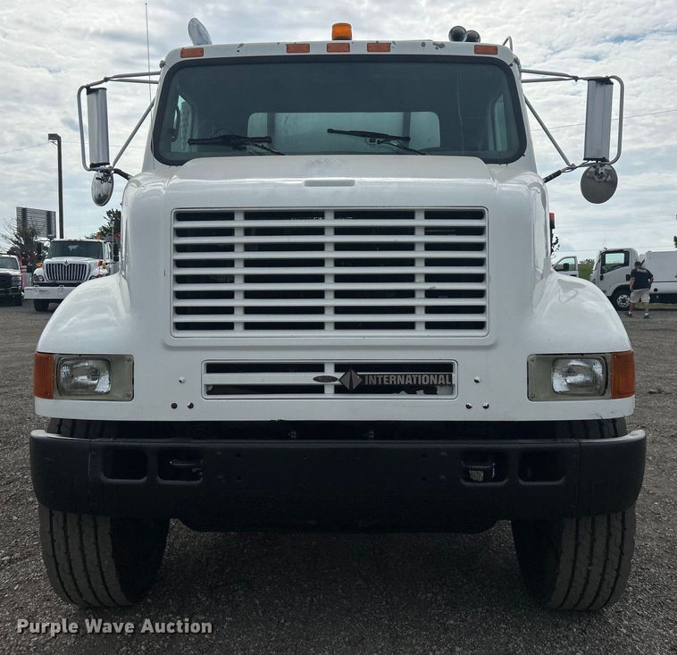 image for item EG0715 2002 International  8100 fuel truck