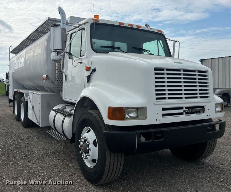 image for item EG0715 2002 International  8100 fuel truck