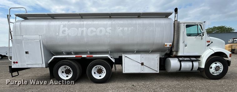 image for item EG0715 2002 International  8100 fuel truck