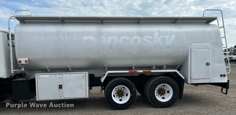 image for item EG0715 2002 International  8100 fuel truck