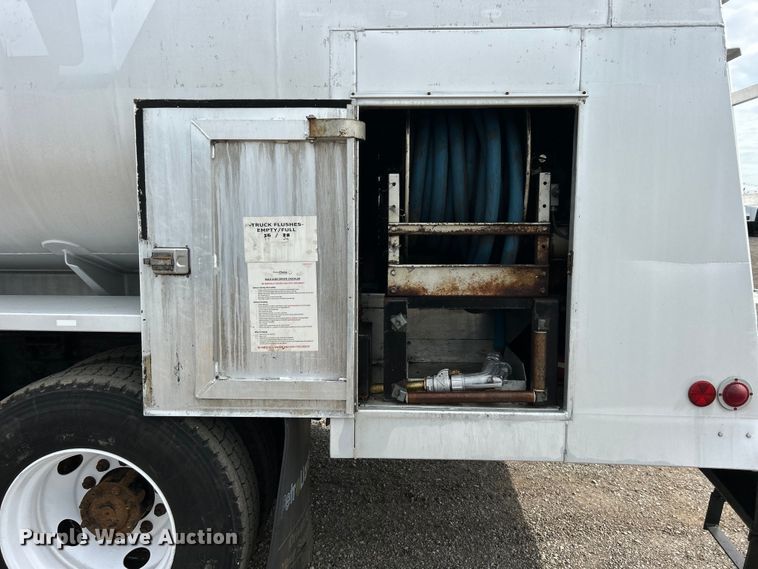 image for item EG0715 2002 International  8100 fuel truck