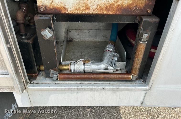 image for item EG0715 2002 International  8100 fuel truck