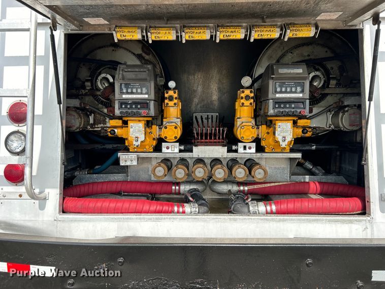 image for item EG0715 2002 International  8100 fuel truck