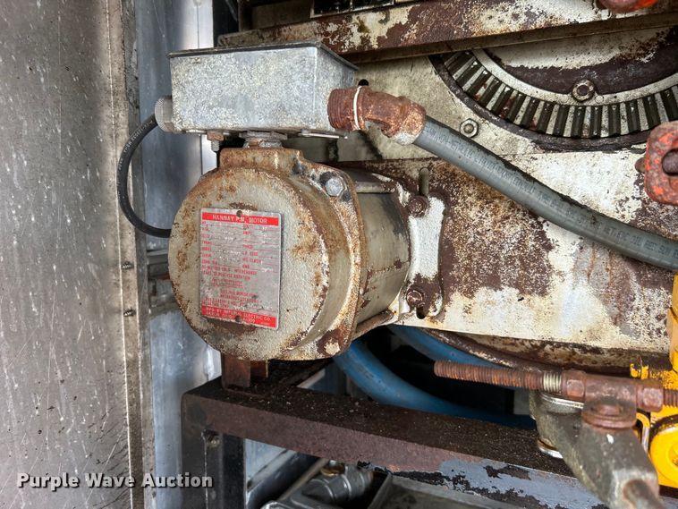 image for item EG0715 2002 International  8100 fuel truck